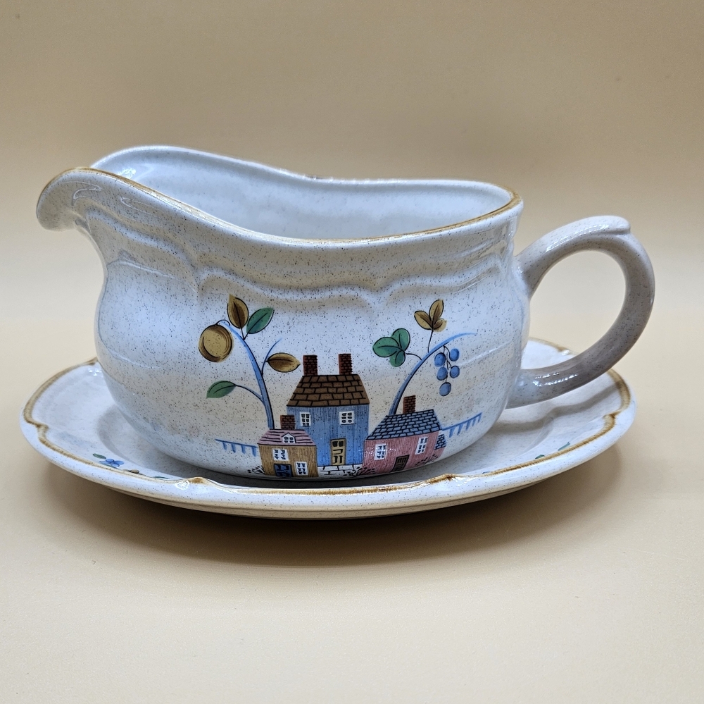 International HEARTLAND, Vintage Gravy Boat & Underplate, Japan